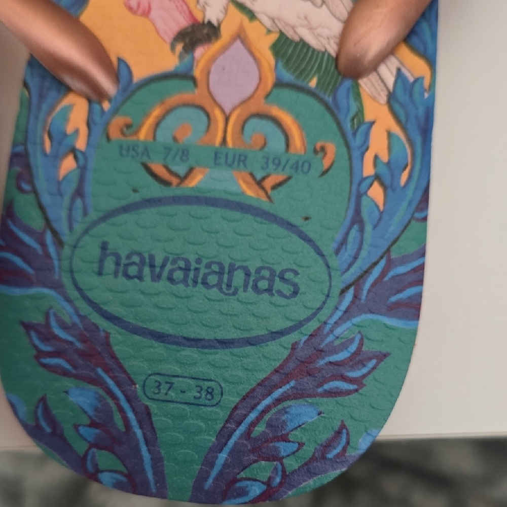 Havaianas Coral Flip Flops with Tropical Toucan Print and Rose Gold Straps - Picture 3 of 5